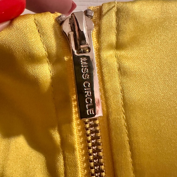 Miss Circle brand new neon lemony green color - Picture 8 of 9